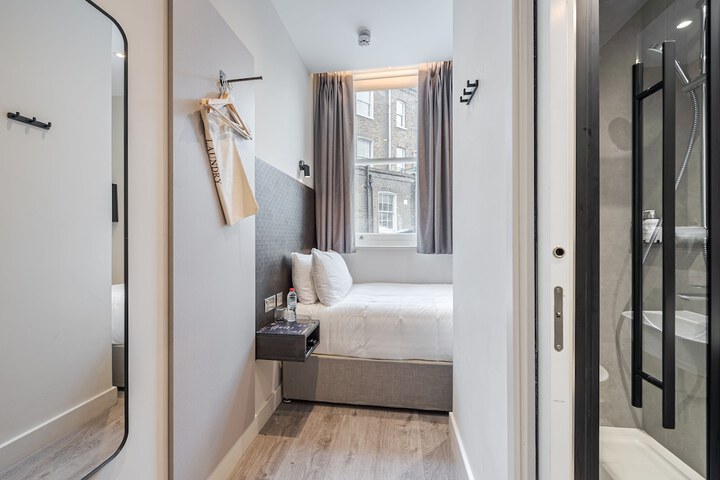 Room 4 of 87