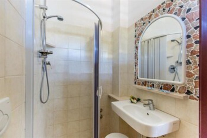 Room 4 of 21