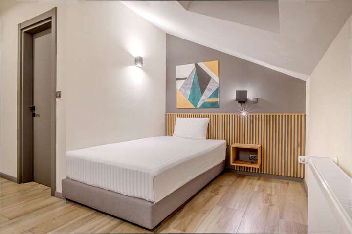 Room 3 of 36