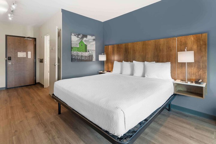Standard Studio 1 King Bed (5 of 5)