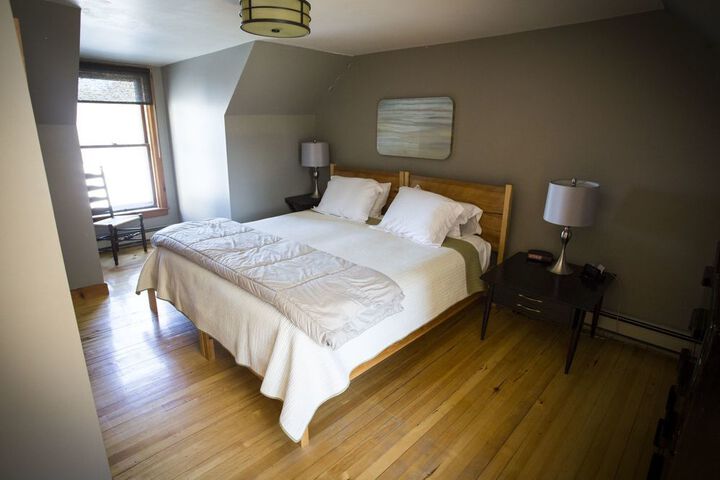 Room 25 of 118