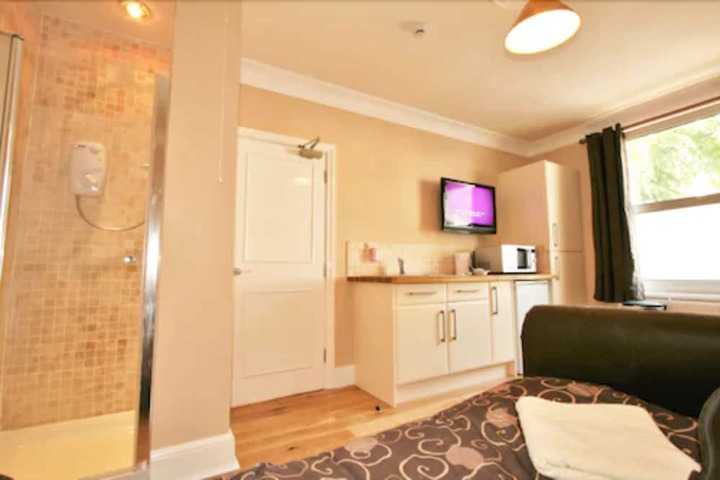 Room 7 of 28