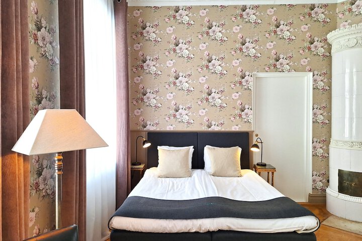 Room 33 of 60