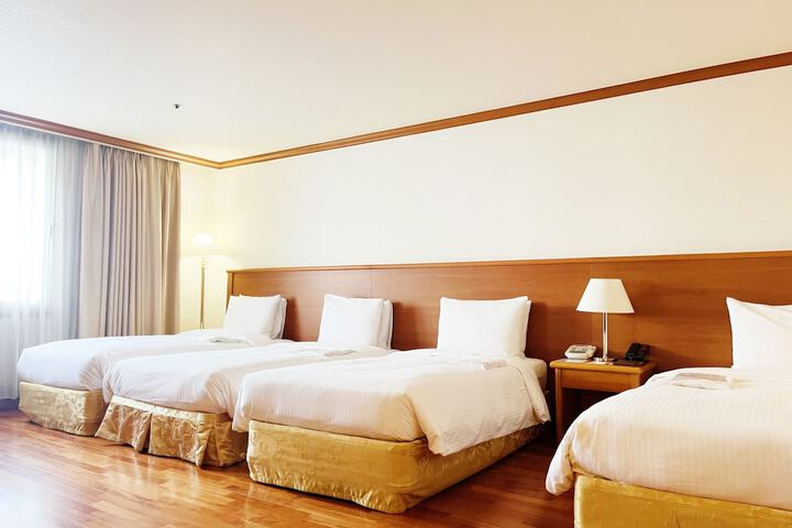 Room 45 of 106