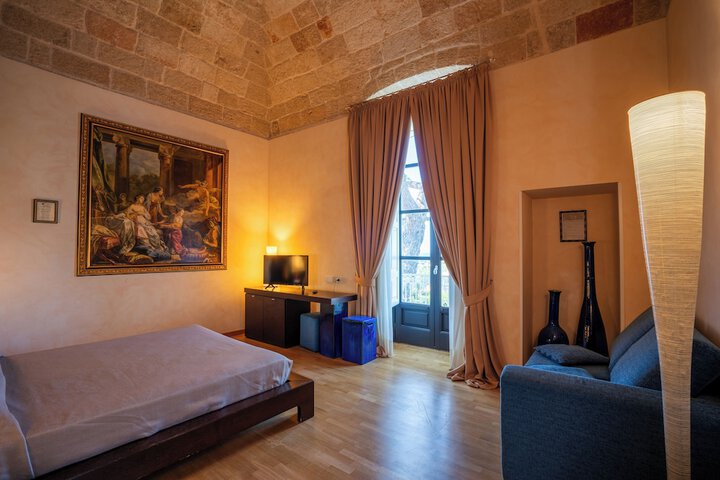 Room 10 of 62