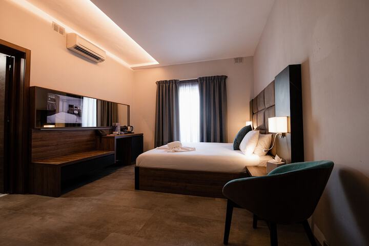 Room 6 of 44