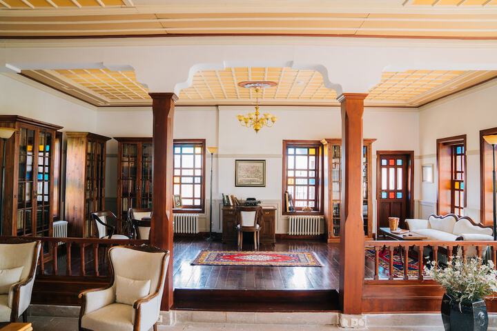 Entrance & Lobby