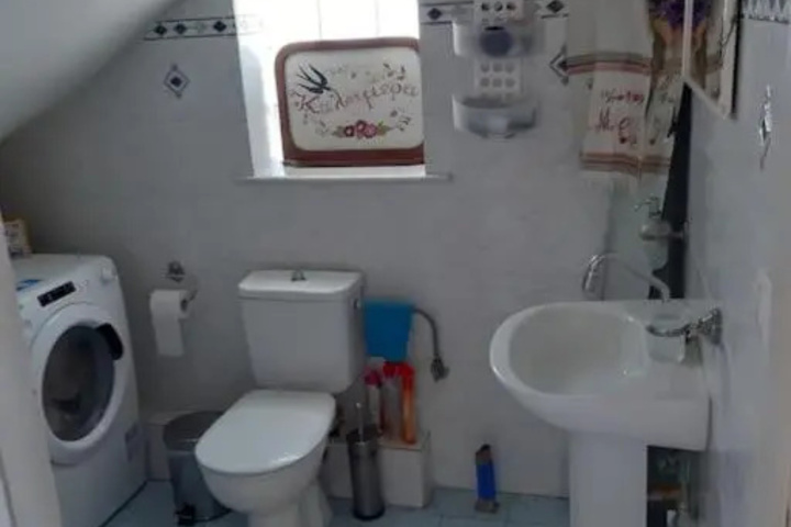 Room 6 of 14