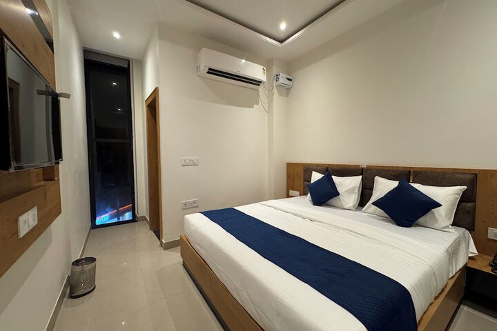 Room 17 of 35