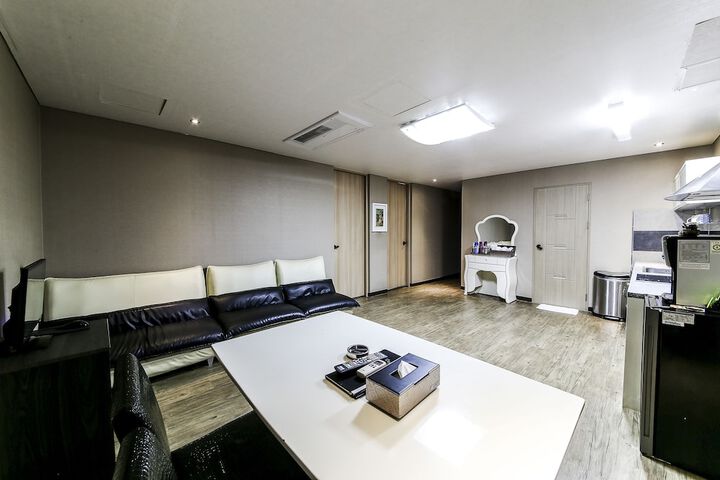 Room 47 of 95