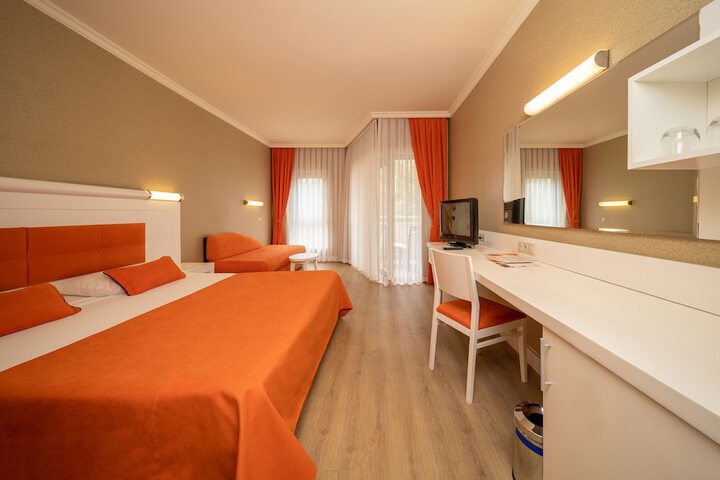 Room 5 of 80