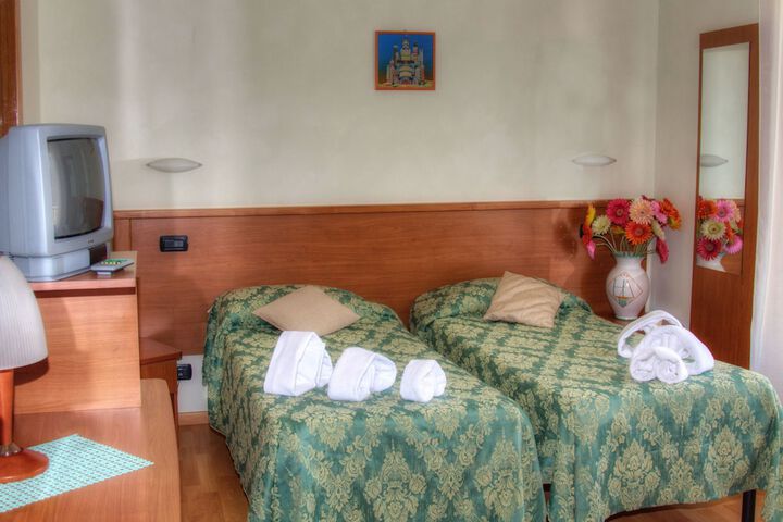 Room 7 of 27