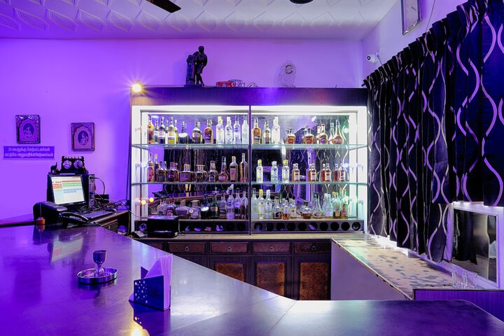 Lounge 24 of 29