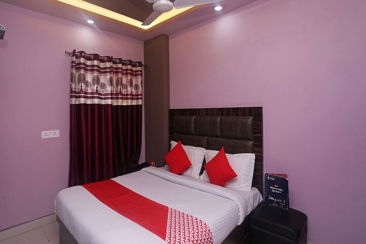 Room 8 of 14