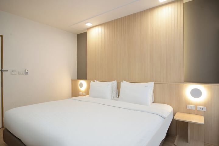 Room 32 of 85