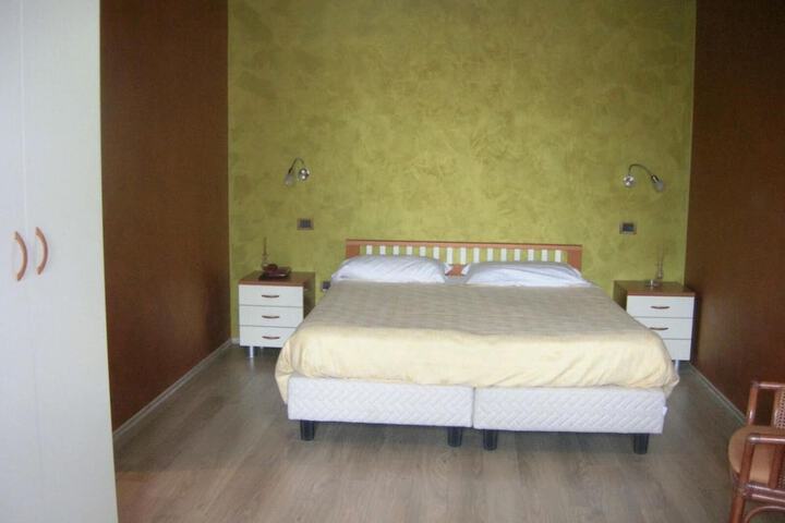 Room 8 of 32