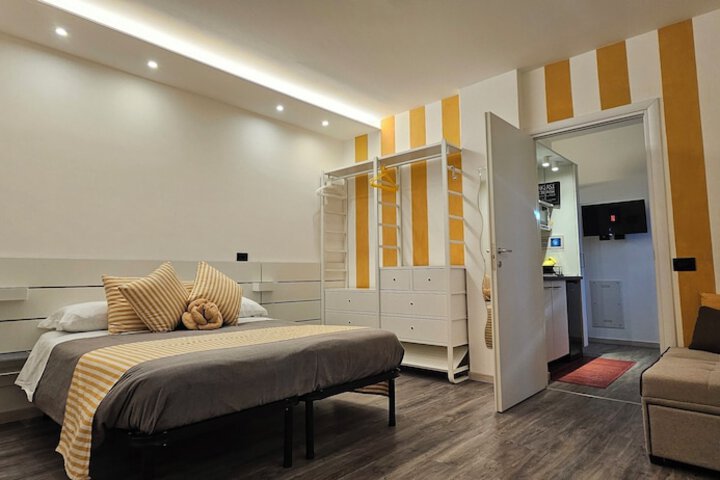 Room 8 of 76