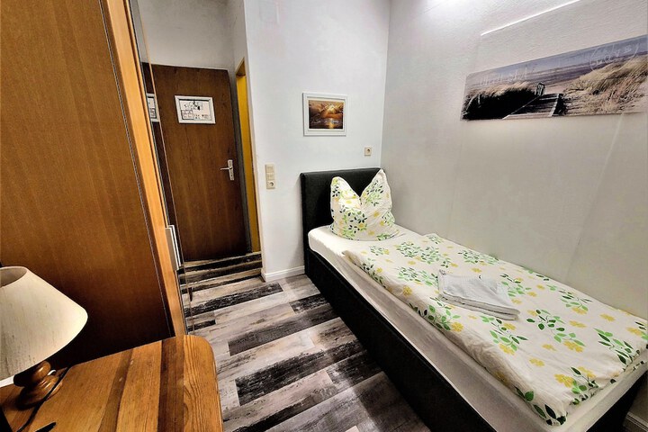Room 11 of 39