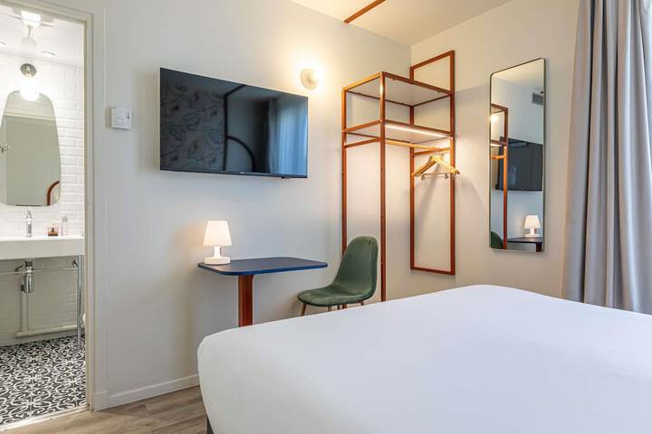 Room 8 of 60
