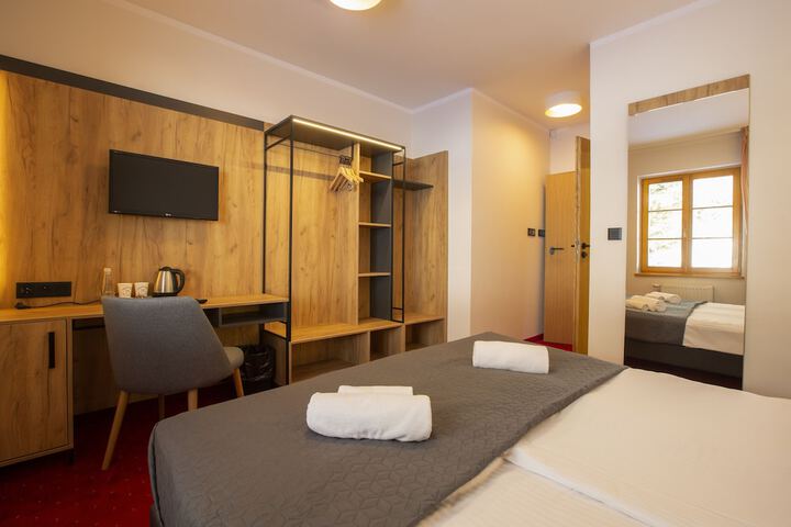 Room 9 of 49