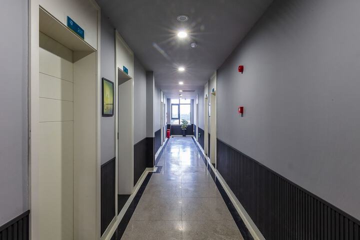 Ballroom/Hall 24 of 31