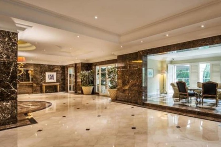 Entrance & Lobby