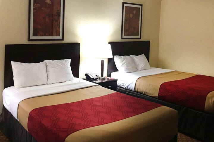 2 Double Beds (6 of 7)