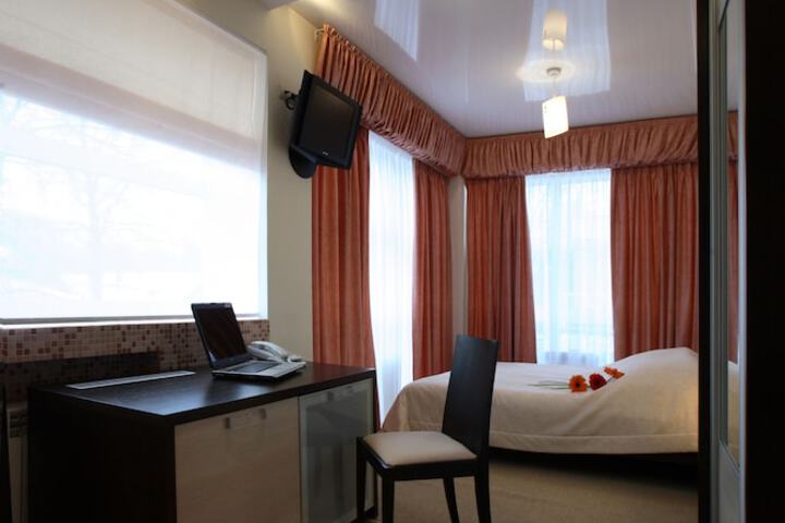 Room 8 of 37