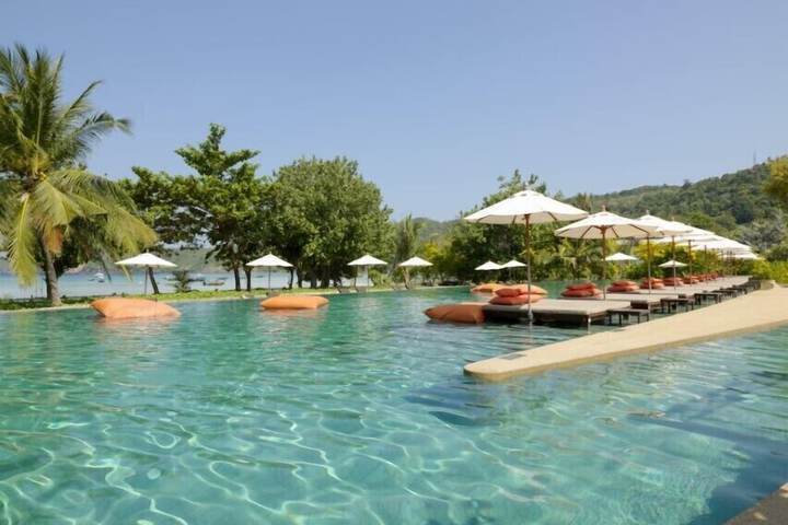 Hotel with Pool