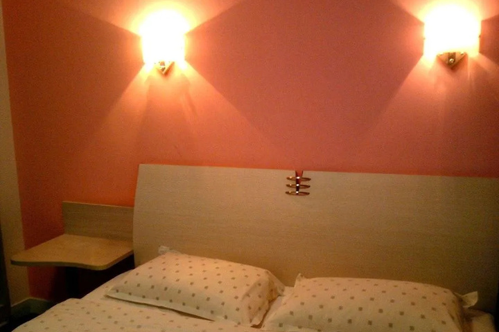 Room 3 of 9