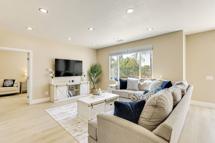 Mtn-view Gem w / Private Yard: Luxe Beaumont Home