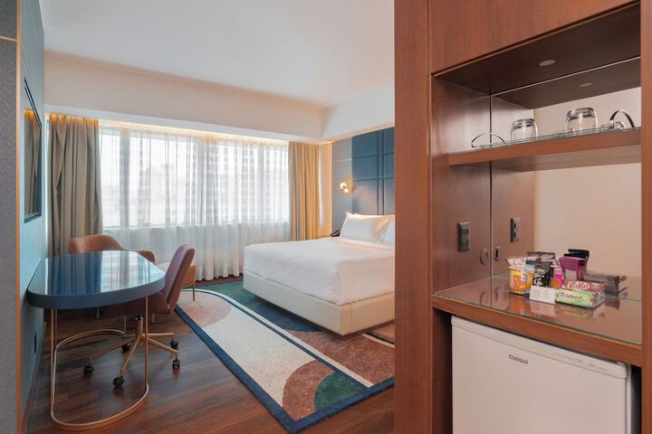 Room 19 of 142