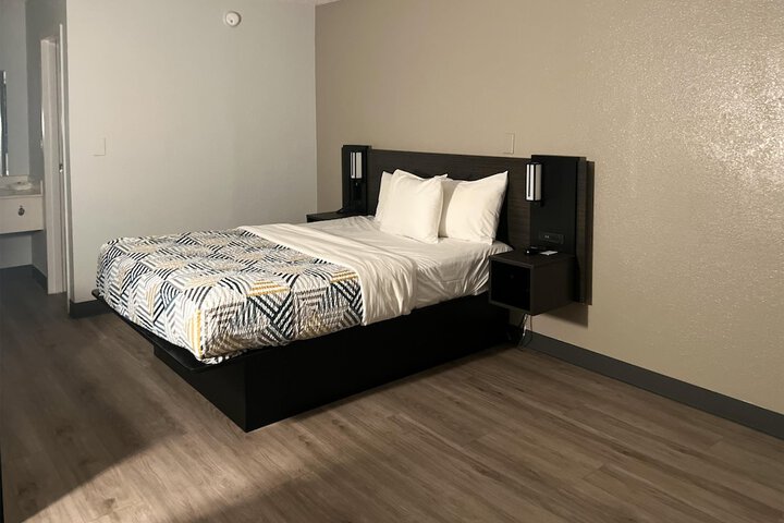 Room 5 of 27