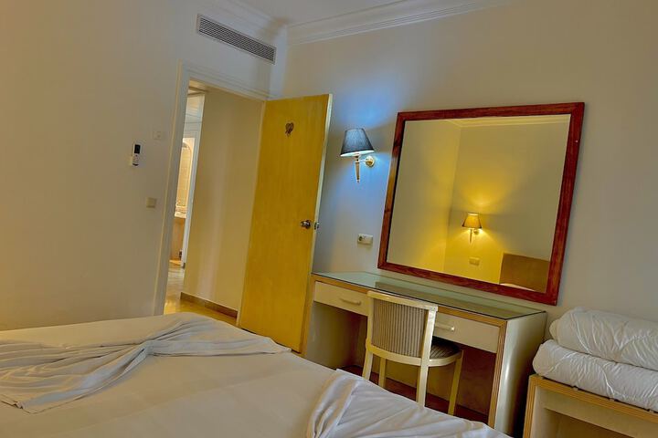 Room 6 of 34