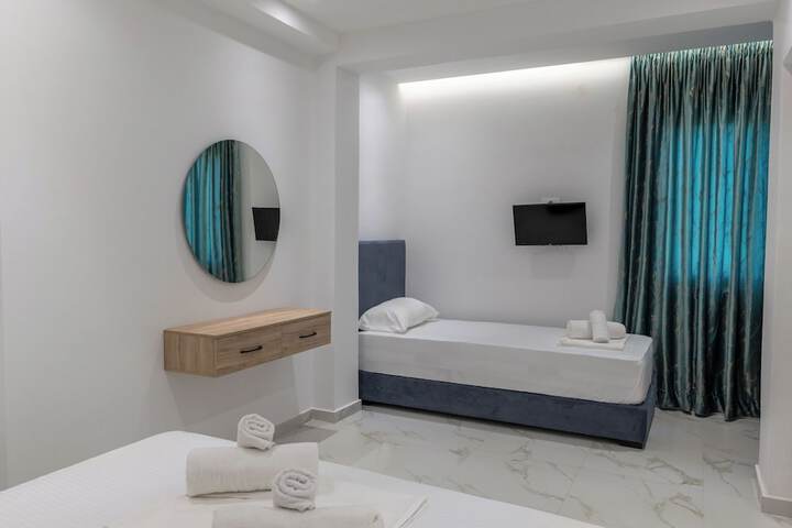 Room 33 of 82