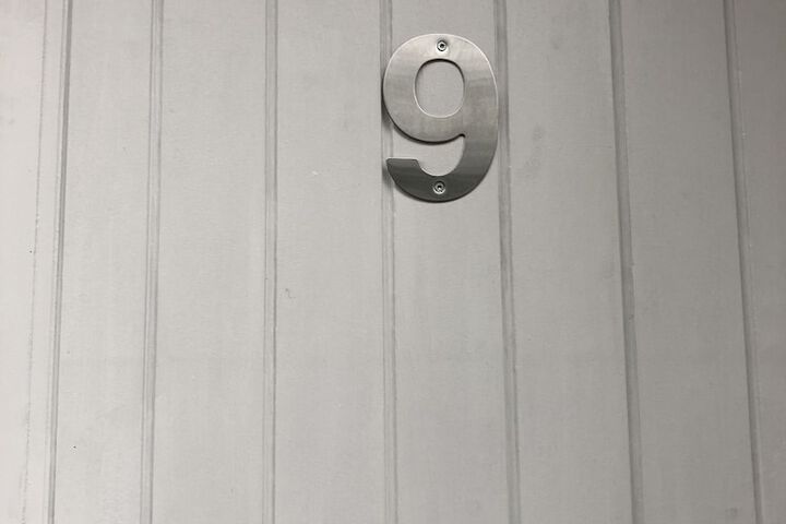 Room 8 of 99