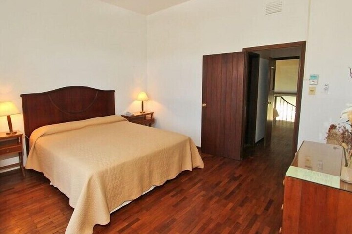Room 45 of 166