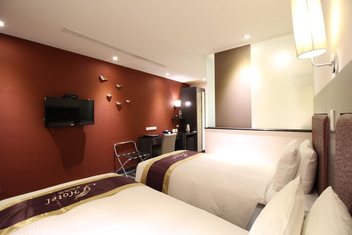 Room 12 of 64