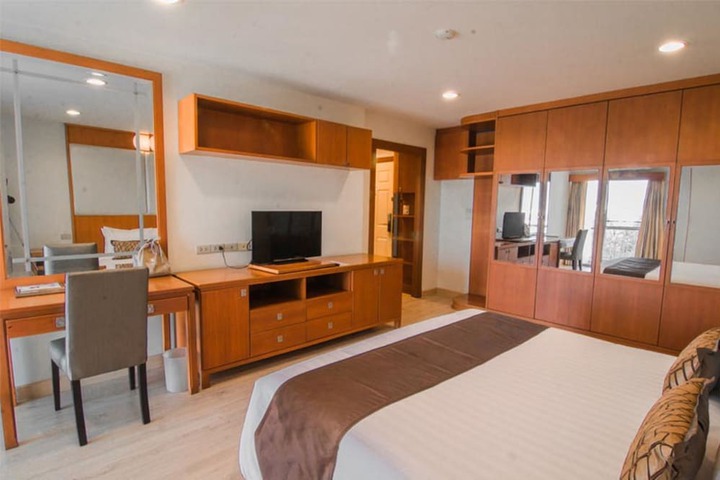 Room 8 of 44