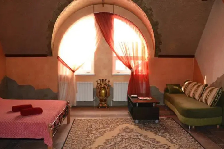 Room 3 of 10