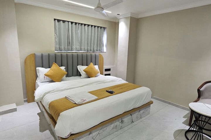 Room 3 of 33