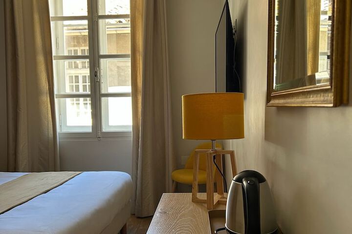 Room 73 of 136