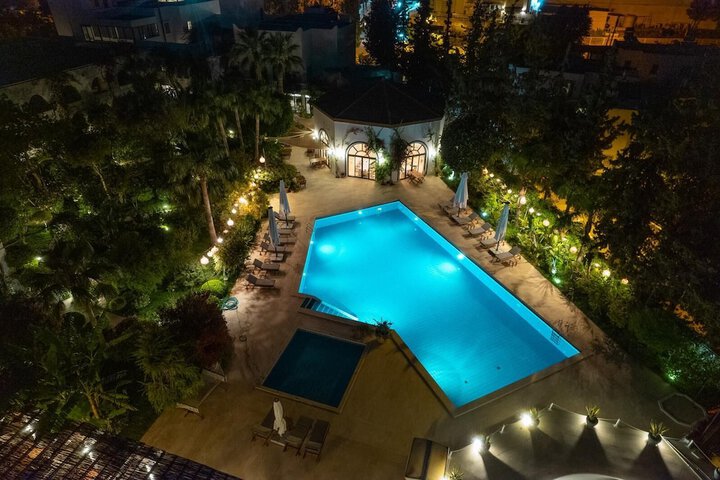 Pool Hotel