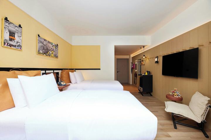 Room 8 of 35