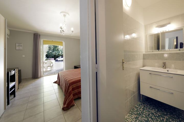 Room 14 of 50