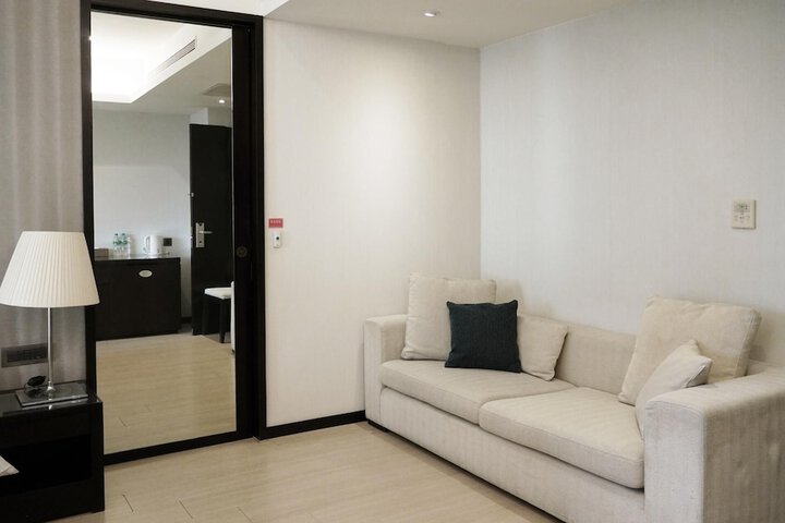 Room 10 of 49