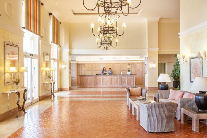 Entrance & Lobby