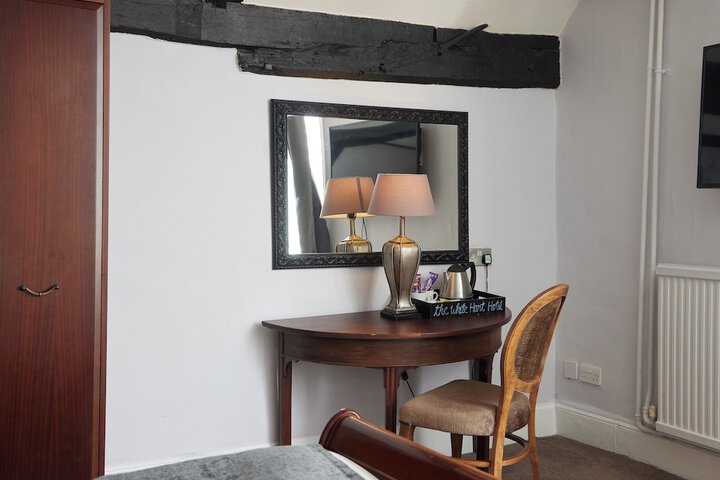 Room 17 of 46