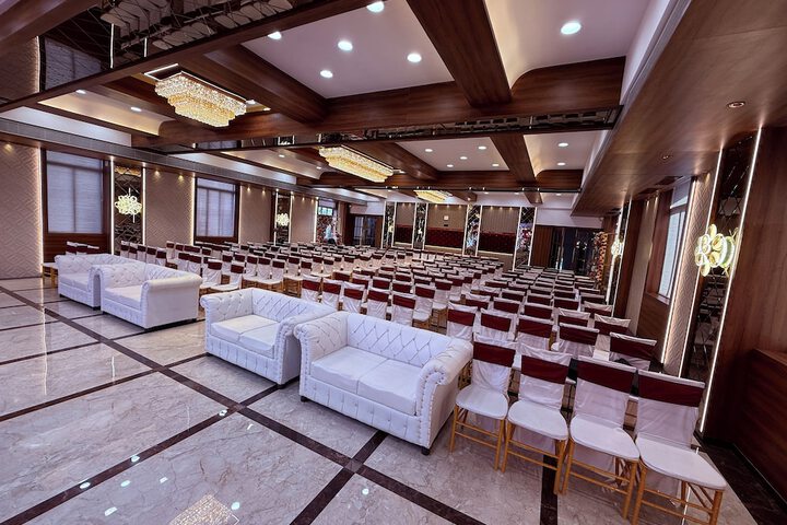 Ballroom/Hall 64 of 74