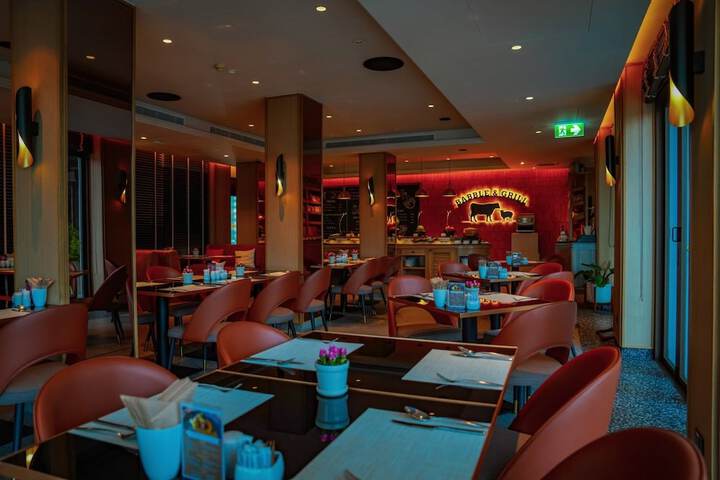 Dining 36 of 68
